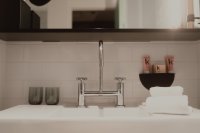 Chroom is terug van weggeweest in de badkamer
