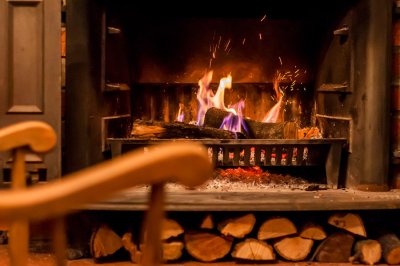 5 tips voor het kopen van aanmaakhout en houtbriketten
